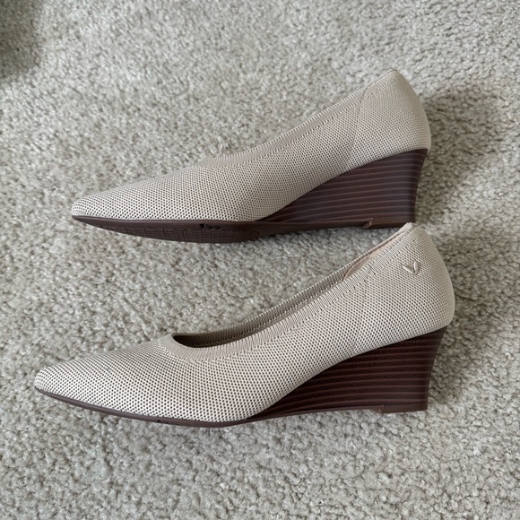 Vivaia Aria Wedge Pro Pointed-Toe Wedge - Picture 1 of 7